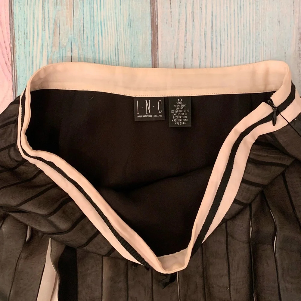 Vintage INC silk pleated skirt - Picture 7 of 9